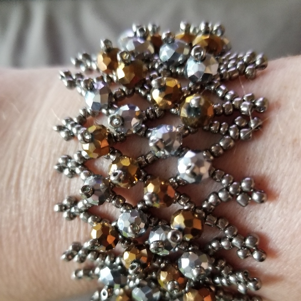Beaded silver/grey & gold/bronze beaded bracelet